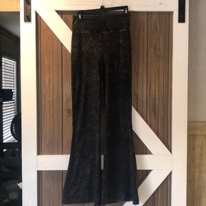 *NWOT* Acid Wash Flare leggings